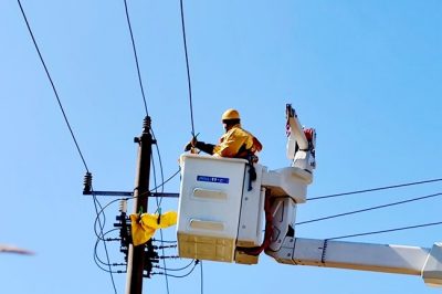 “五線譜”上帶電忙 企業(yè)用電有保障 “五線譜”上帶電忙 企業(yè)用電有保障