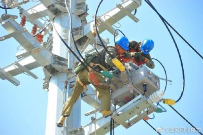 國(guó)網(wǎng)阜城縣供電公司阜興供電所開展線路秋檢行動(dòng) 國(guó)網(wǎng)阜城縣供電公司阜興供電所開展線路秋檢行動(dòng)