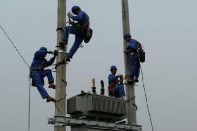 國(guó)網(wǎng)無(wú)極縣供電公司簡(jiǎn)化流程、提速進(jìn)度，確保企業(yè)盡早用電