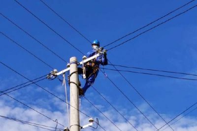 在呂橋鎮(zhèn)劉場(chǎng)村10千伏周大5911線路更換低壓線路 在呂橋鎮(zhèn)劉場(chǎng)村10千伏周大5911線路更換低壓線路