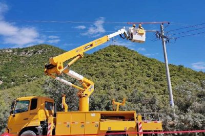 在10千伏墳莊515線路全山莊分支016號(hào)桿處帶電接引