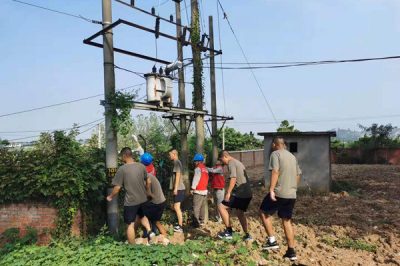 為部隊(duì)內(nèi)部修剪高、低壓線路下的樹(shù)障