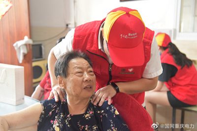“紅馬甲”走進(jìn)敬老院，傾聽(tīng)老人心聲