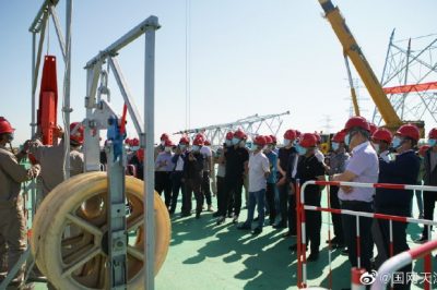 開展“采用對接裝置的流動式起重機分段組塔”項目的試點觀摩