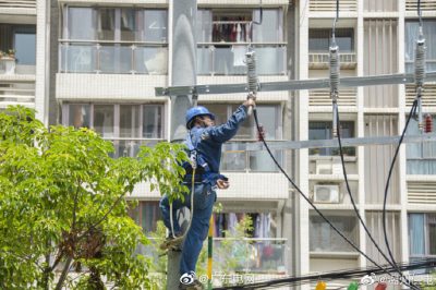 全面整改殘舊老化低壓線路17.59公里，增加用電容量5150千伏安