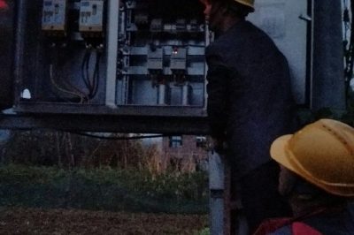 在10千伏大梅線雙宅#4變、梅樹周堂院臺區(qū)進行用電安全檢查