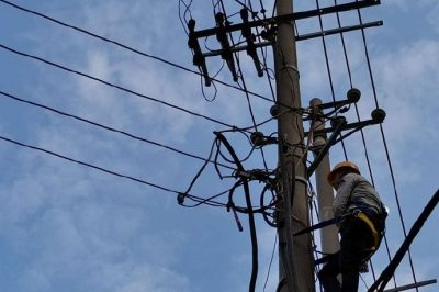 處理10千伏柑集線#0023號桿東江18組公配變低壓出線設備線路故障