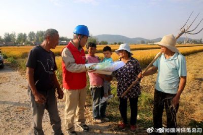 安全用電宣傳走進(jìn)金色田野