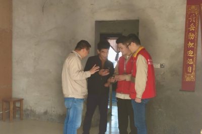 向村民面對面推廣“網(wǎng)上國網(wǎng)”APP