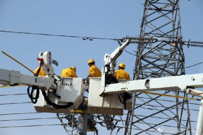 在10千伏養(yǎng)殖線帶電安裝隔離開(kāi)關(guān)