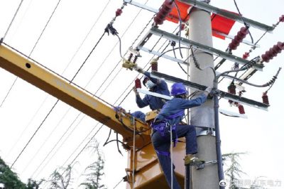 線路升級(jí)改造忙 民民用電更可靠