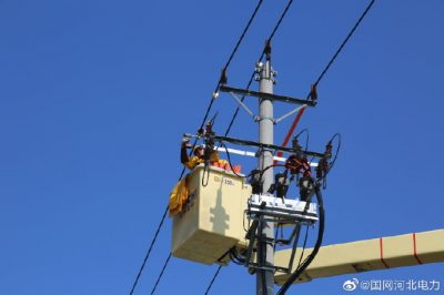 對(duì)10千伏西欒村線0858路開(kāi)展帶電接引