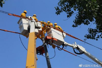 10千伏077西流線線開(kāi)展帶電作業(yè)