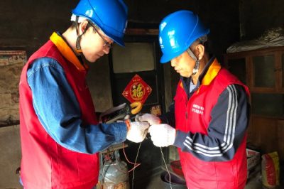 優(yōu)化服務(wù)在基層，“上門服務(wù)”送溫暖。