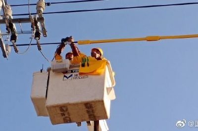 對(duì)10千伏534郵電線主干18號(hào)桿隔離開(kāi)關(guān)進(jìn)行帶電接引