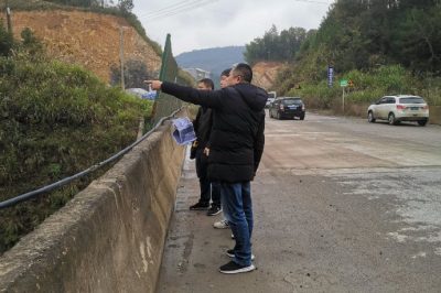 配網(wǎng)設(shè)計人員奔赴漣源毛交Ⅰ、Ⅱ 線新建工程現(xiàn)場進行實地采點、測量、收資工作