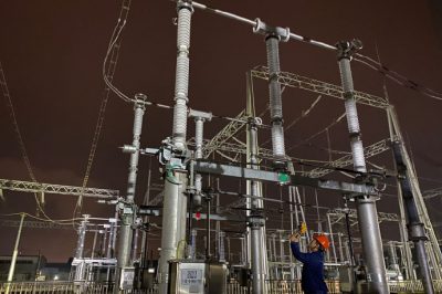 時(shí)刻關(guān)注330千伏馬營(yíng)變、硤石變?cè)O(shè)備運(yùn)行情況