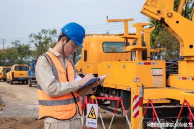 完成10千伏藍霞線、10千伏秣吉線等三條線路的桿線下地工作