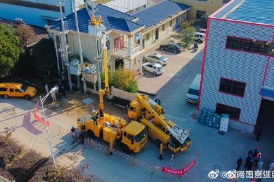 ?溧水供電首次開展帶電作業(yè)機(jī)器人實(shí)際操作 ?溧水供電首次開展帶電作業(yè)機(jī)器人實(shí)際操作