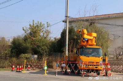 對(duì)10千伏神江124線027西25和27號(hào)桿進(jìn)行更換開關(guān)及搭頭工作