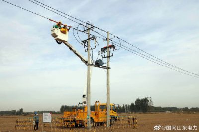 帶電加裝智能開關(guān) 提高供電可靠性 帶電加裝智能開關(guān) 提高供電可靠性