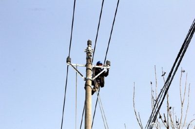 對(duì)10千伏滴水崖線進(jìn)行改造施工 對(duì)10千伏滴水崖線進(jìn)行改造施工