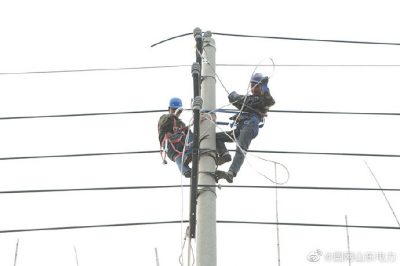 對(duì)施工人員進(jìn)行電力設(shè)施保護(hù)宣傳 對(duì)施工人員進(jìn)行電力設(shè)施保護(hù)宣傳