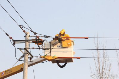 帶負荷加裝跌落式熔斷器作業(yè)