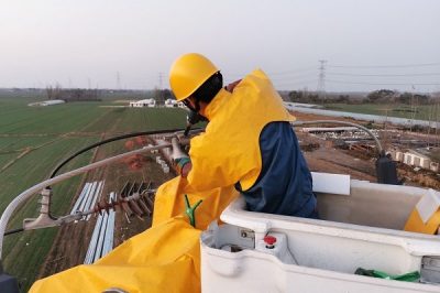 對10千伏劉寨線85號處理線進行帶電消缺