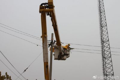 帶電更換絕緣子串 護航企業(yè)可靠用電