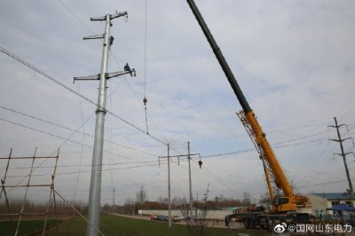 在110千伏萊店線16—17號桿處進(jìn)行隱患排除工作 在110千伏萊店線16—17號桿處進(jìn)行隱患排除工作