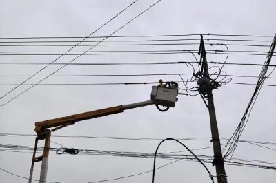 對(duì)線路進(jìn)行帶電斷茂盛置業(yè)變壓器隔離開(kāi)關(guān)上引線操作