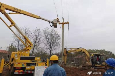 進行10千伏山河線大曲河支線帶電改造工程施工 進行10千伏山河線大曲河支線帶電改造工程施工