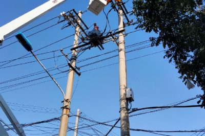 對開關設備線夾進行更換