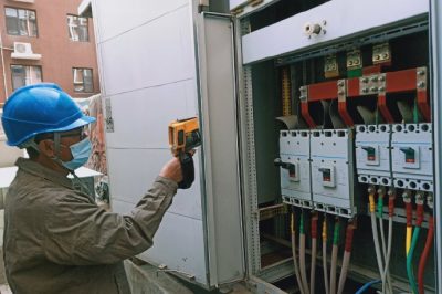 對興港小區(qū)供電設備進行紅外測溫