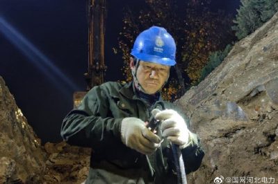 搶修受損電纜，及時(shí)恢復(fù)供電