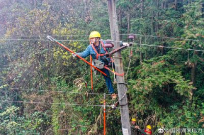 1O千伏詹壁線高嶺支線28號瓷瓶破損