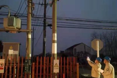 對轄區(qū)內(nèi)的10千伏線變壓器等設(shè)備開展紅外測溫