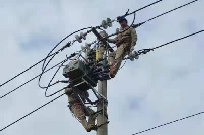 對前鋒鎮(zhèn)10千伏淮勝線2臺高壓開關(guān)進行更換