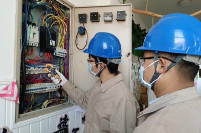 對校園內(nèi)外的電力線路、設(shè)備安全隱患進(jìn)行全面排查