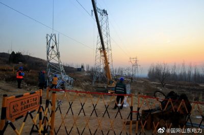 國(guó)網(wǎng)寧陽(yáng)縣供電公司施工人員奮戰(zhàn)在110千伏辛安線建設(shè)現(xiàn)場(chǎng)
