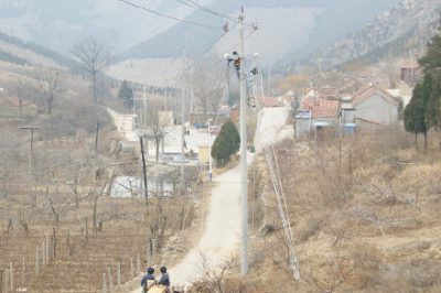 新增200千伏安變壓器1臺(tái)，新立15米電桿19基