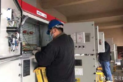 對35千伏礦區(qū)站10千伏開關(guān)柜實施大修技改作業(yè)