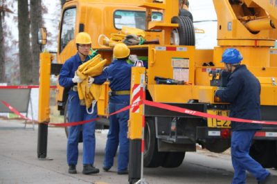 在慈城鎮(zhèn)彭山變五星線60號(hào)桿帶電新裝智能開關(guān)1臺(tái) 在慈城鎮(zhèn)彭山變五星線60號(hào)桿帶電新裝智能開關(guān)1臺(tái)