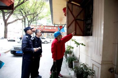 對(duì)全縣有私自啟用報(bào)停變壓器、竊電等行為的企業(yè)、用戶開(kāi)展專項(xiàng)排查