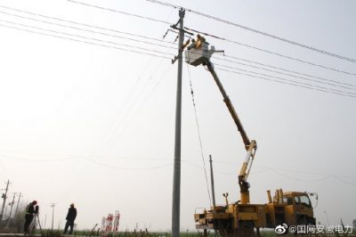 35千伏龍王廟變10千伏蘆西112線路，帶電安裝跌落式熔斷器