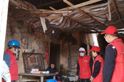 開展“關(guān)愛老人，為家居線路保安全”為主題的愛心志愿活動