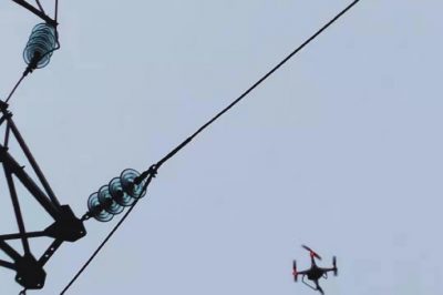 操控?zé)o人機(jī)，對35千伏潯東線進(jìn)行巡視