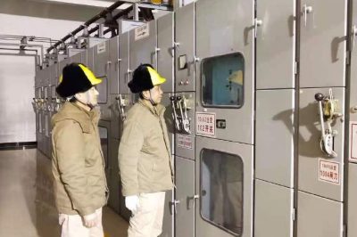 聯(lián)合運維、檢修、配網(wǎng)等工作人員對東關(guān)變10kV東明線進行更換CT工作