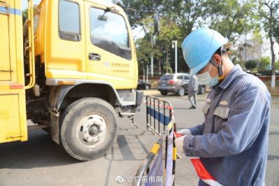 南方電網(wǎng)廣東東莞供電局的保電人員全程護航，助力“兩會”順利召開